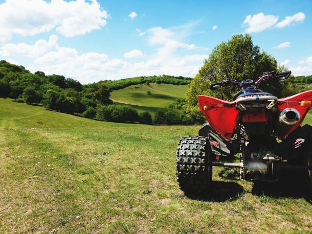 alquiler de quads cerca de la comunidad valenciana-cesped