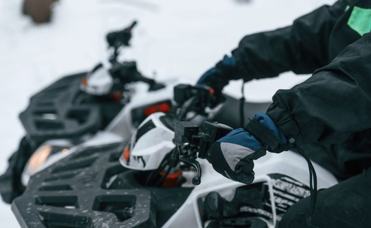 escapadas en la nieve en la Sierra de Gúdar - quad nieve