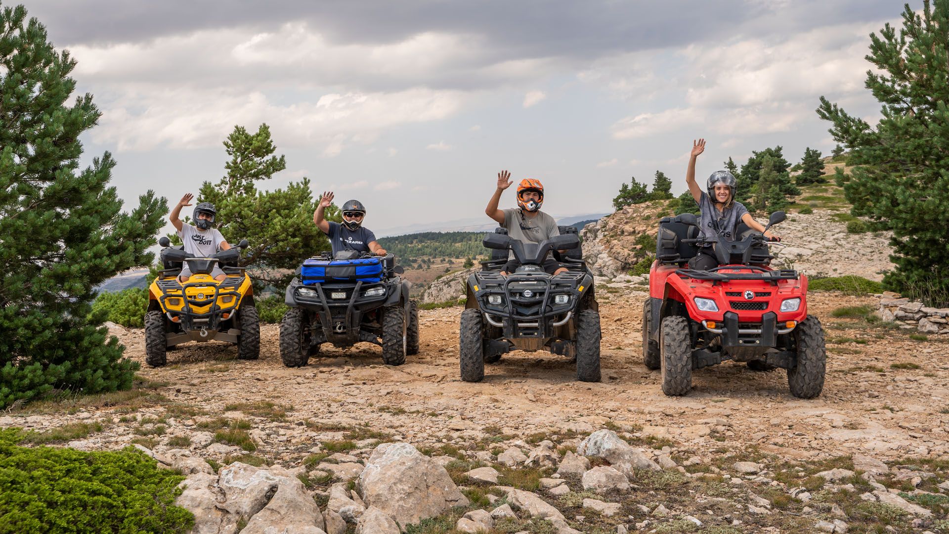 alquiler de quads a 3 horas de zaragoza - cuatro quads
