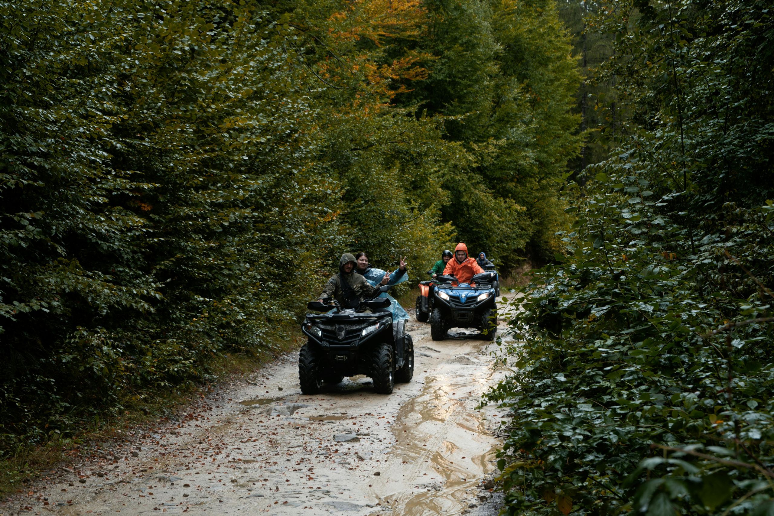 alquiler de quads a menos de 4 horas de albacete - suelo mojado