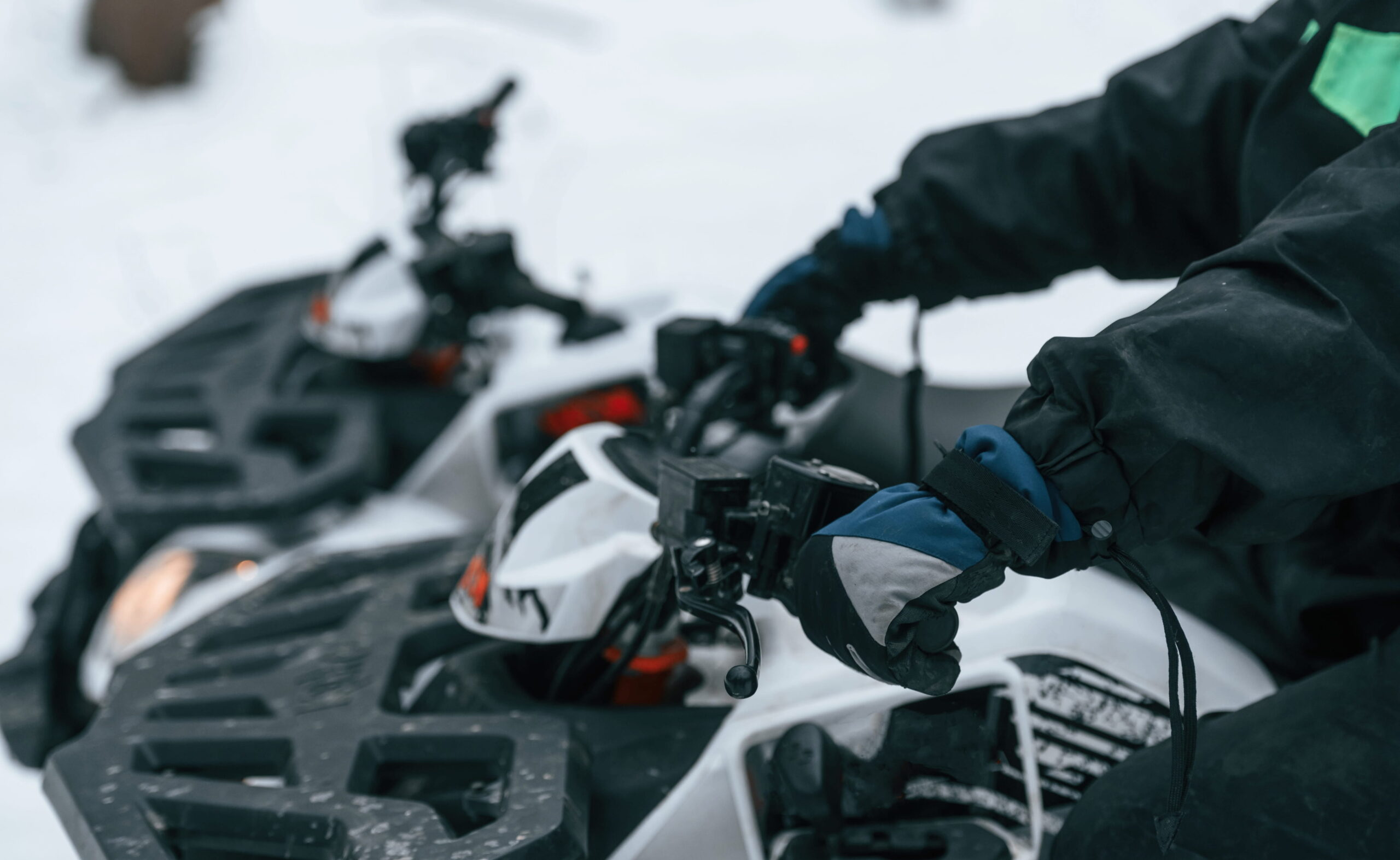 escapadas en la nieve en la Sierra de Gúdar - quad nieve
